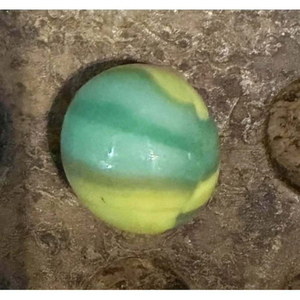 Vintage Akro Agate Aqua Yellow Corkscrew Marble UV Reactive 0.63